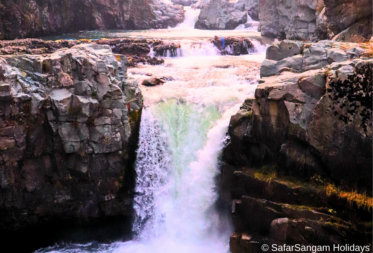Aharbal Waterfall photo